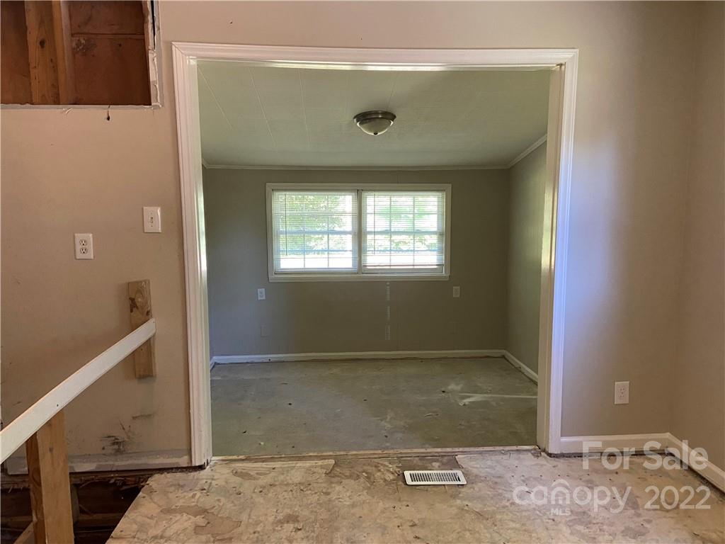 4518 Ridgeley Drive Charlotte, NC 28208 - Photo 7 of 18