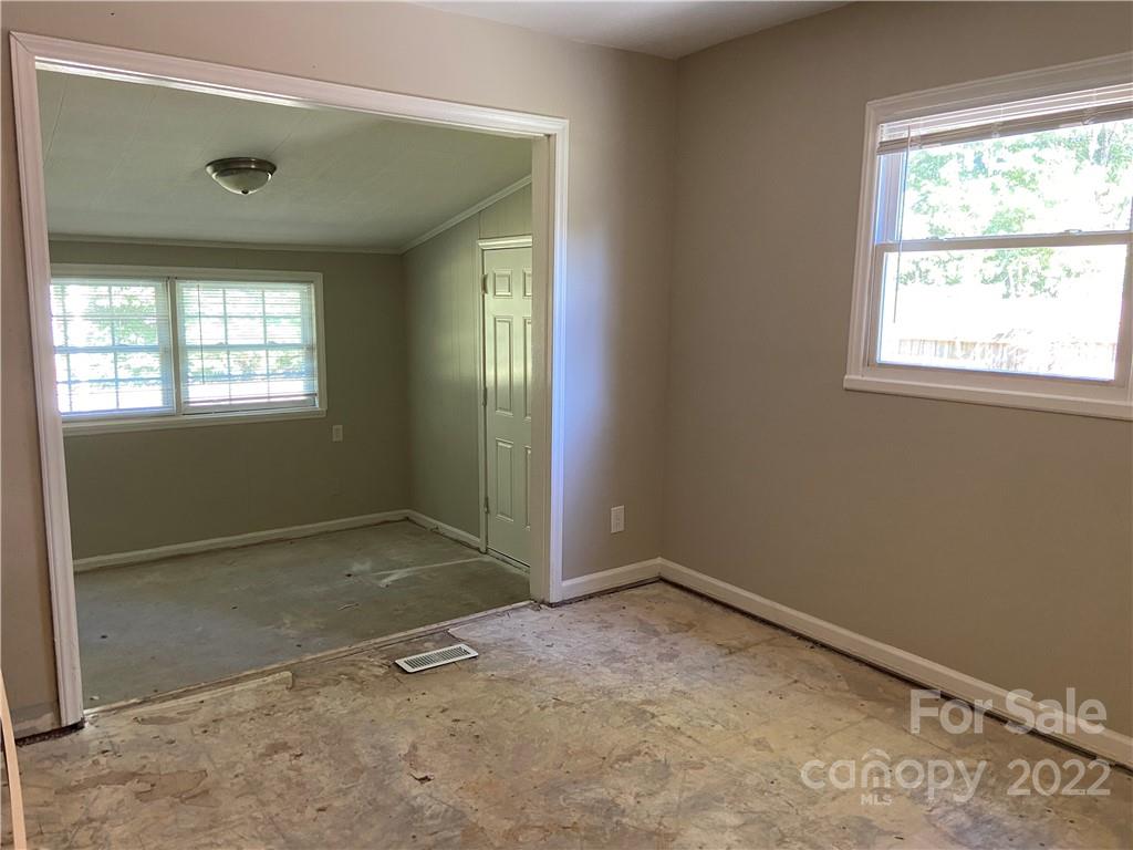 4518 Ridgeley Drive Charlotte, NC 28208 - Photo 8 of 18