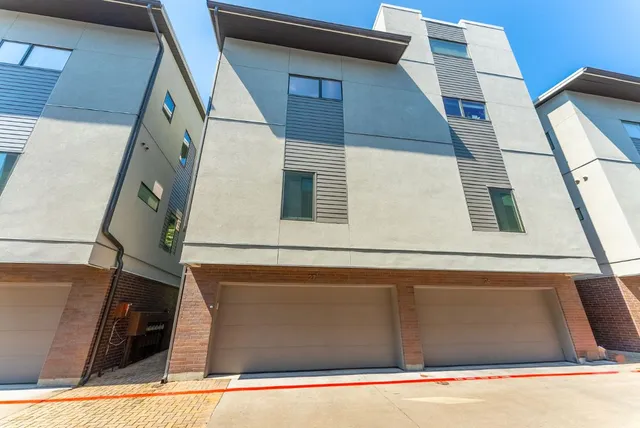$2,700 | 1702 South Lamar Boulevard, Unit 27, Austin, TX 78704