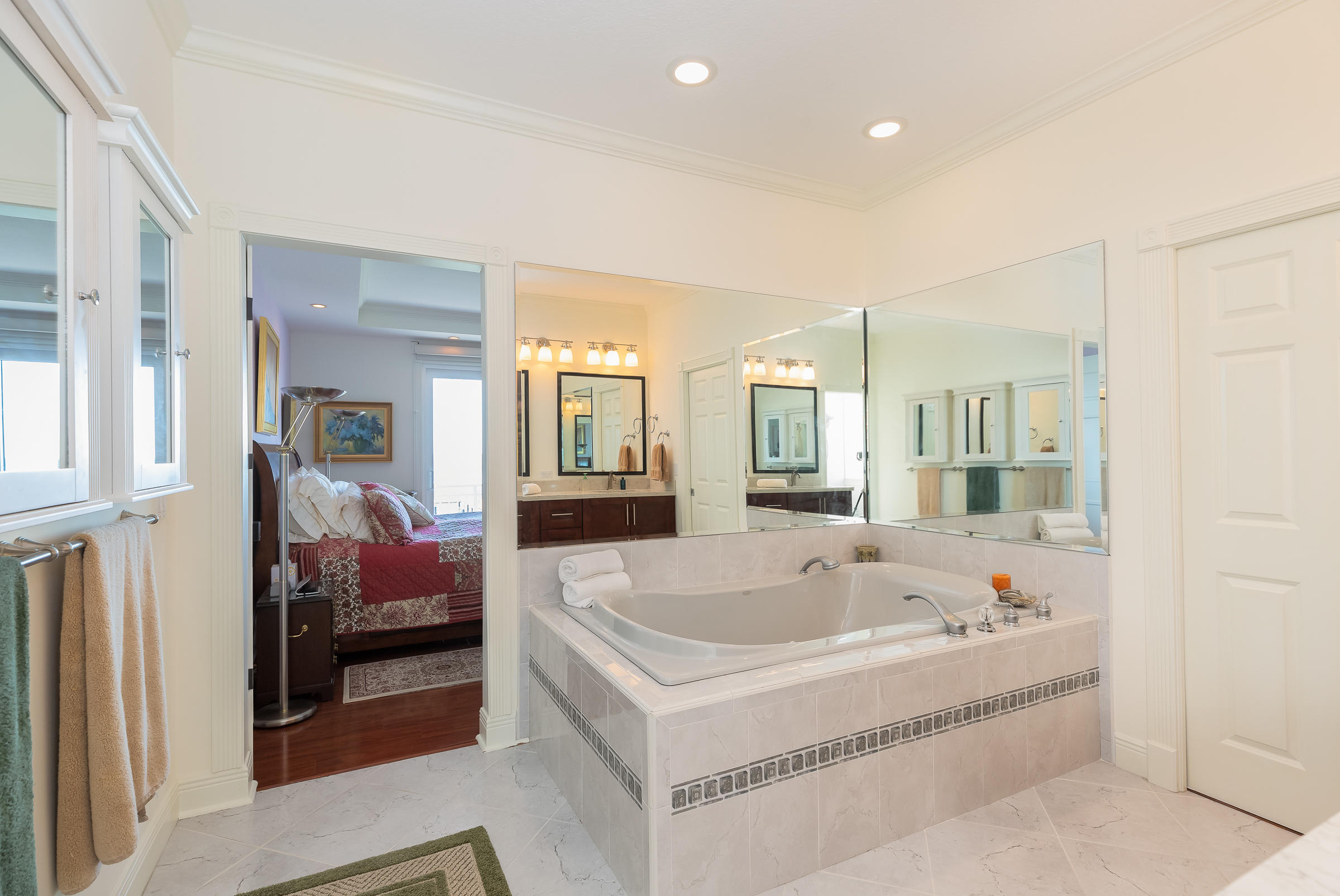 79 Mutiny Place Key Largo, FL 33037 - Photo 14 of 44 Master bath jetted tub