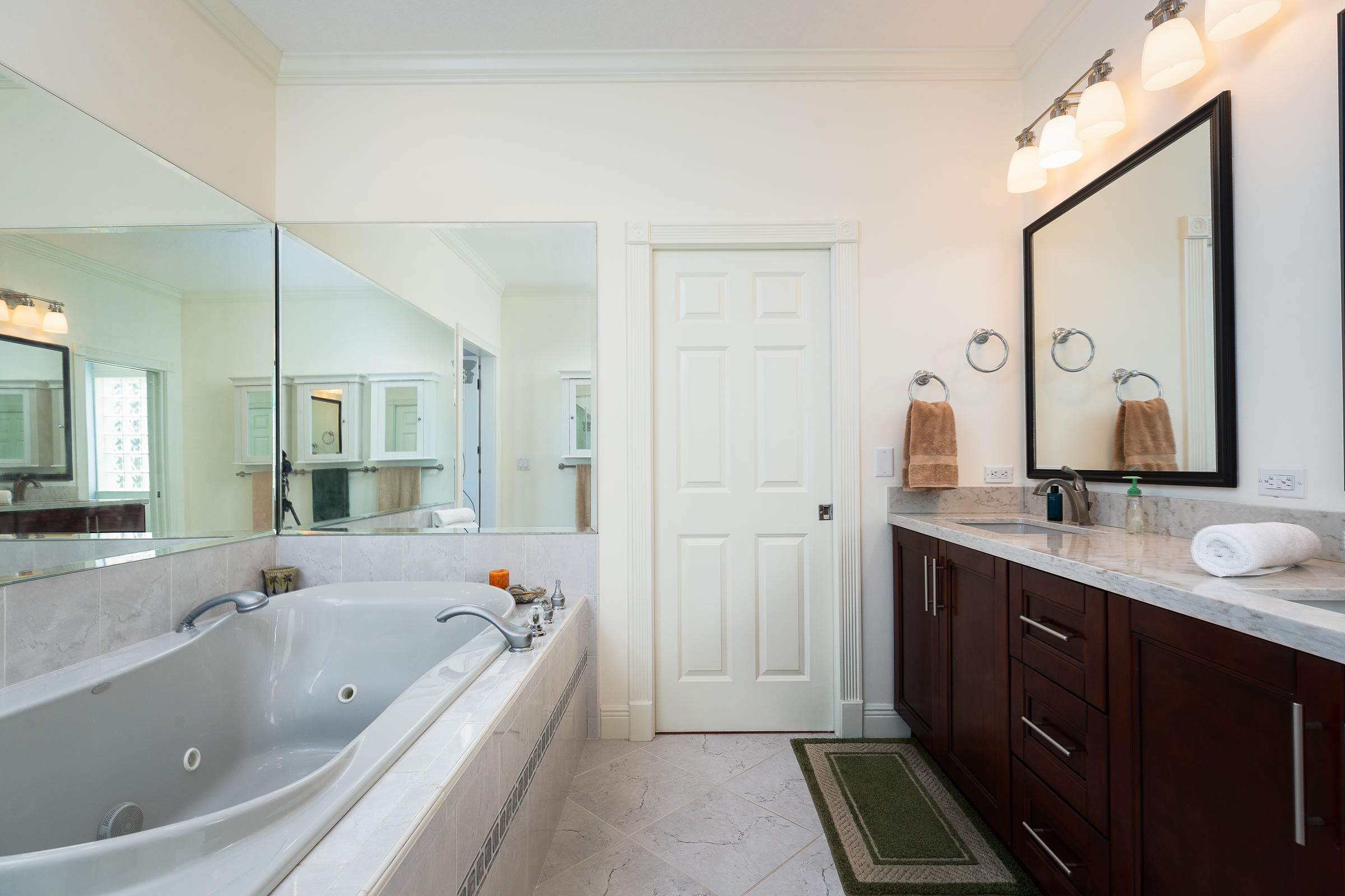 79 Mutiny Place Key Largo, FL 33037 - Photo 15 of 44 Master bath view 2