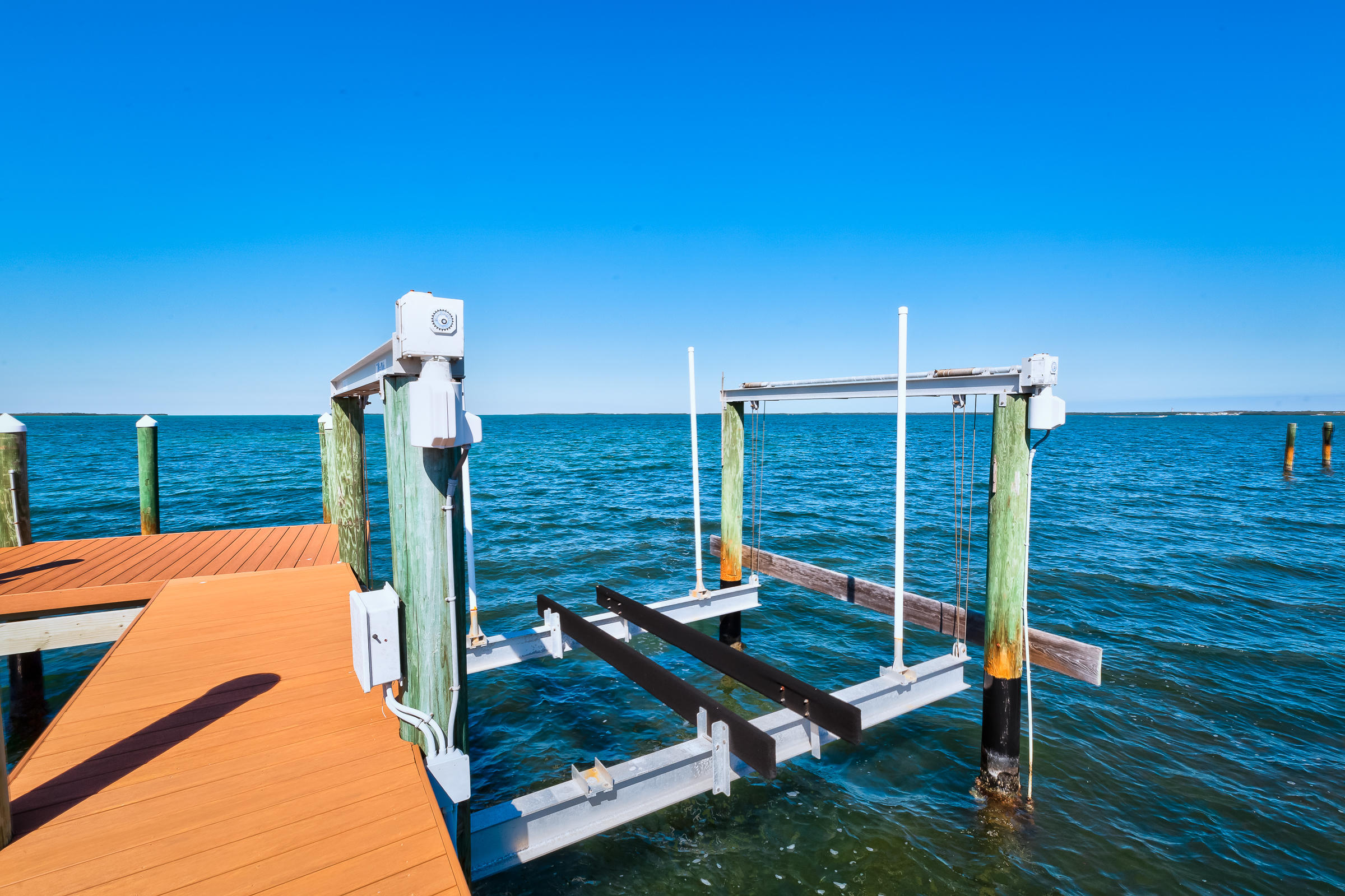79 Mutiny Place Key Largo, FL 33037 - Photo 3 of 44 Boat lift