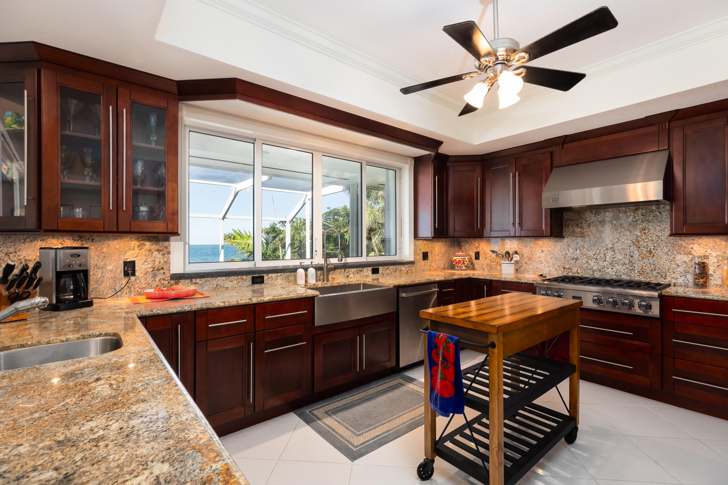 79 Mutiny Place Key Largo, FL 33037 - Photo 31 of 44 Chef's kitchen