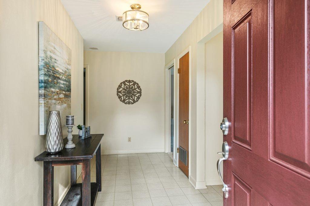5424 Sanders Road Jacksonville, FL 32277 - Photo 8 of 37 Home's Entryway
