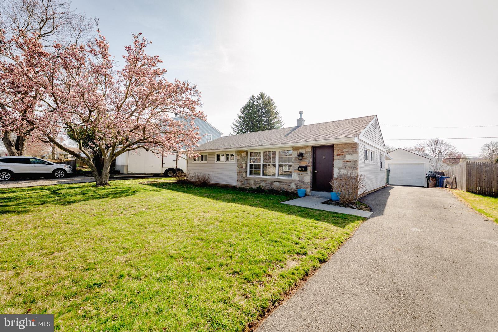 1223 Thomson Road Abington, PA 19001 - Photo 4 of 39 Gallery Image 4