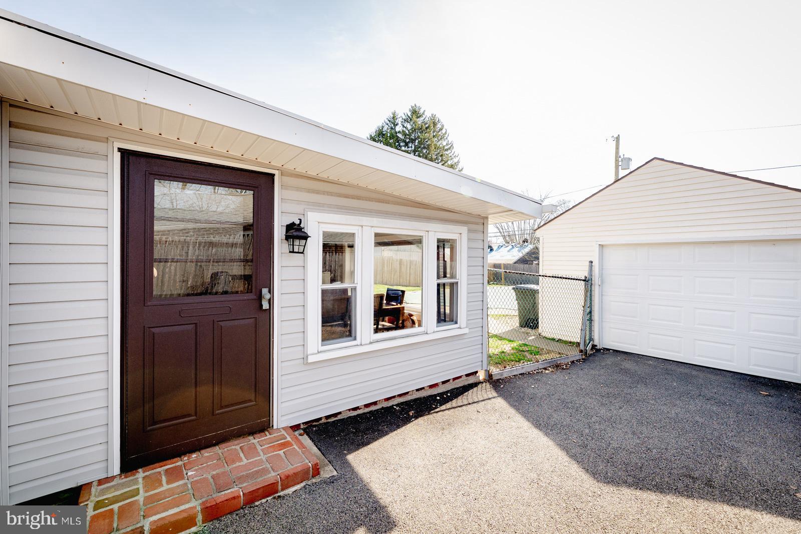 1223 Thomson Road Abington, PA 19001 - Photo 5 of 39 Gallery Image 5