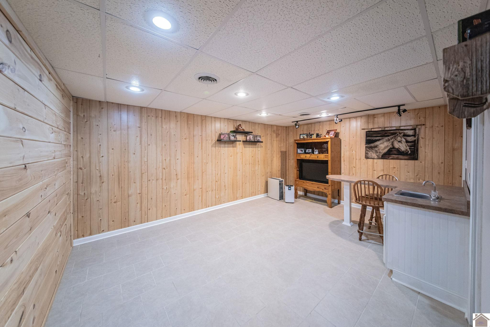 6640 Oak Level Road Benton, KY 42025 - Photo 18 of 35 Basement with Wet Bar and Full Bathroom