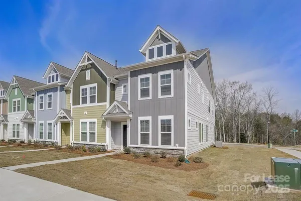$2,495 | 13126 Settlers Trail Court, Unit CREEKSIDE, Charlotte, NC 28278
