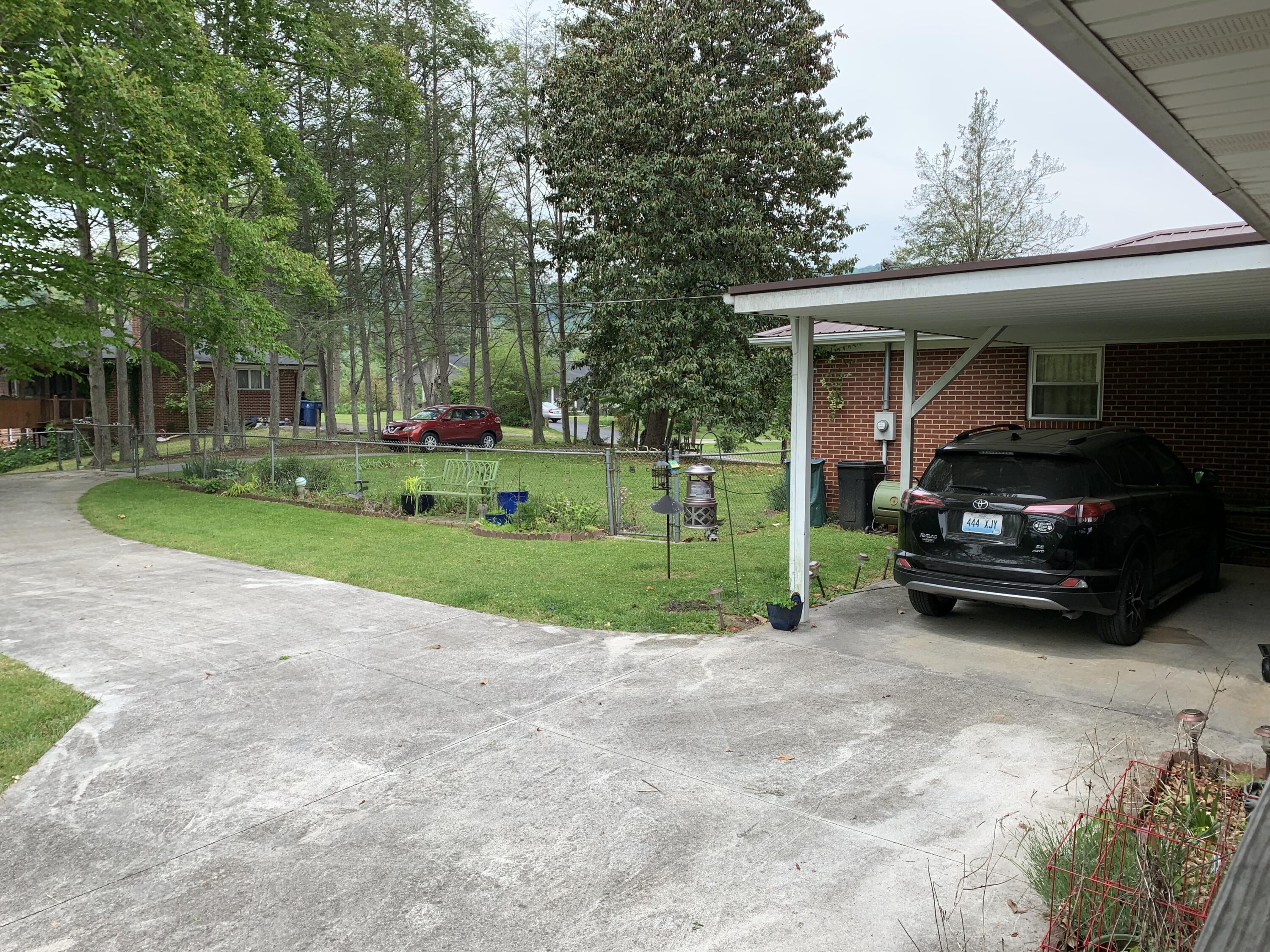 125 Alpine Road Middlesboro, KY 40965 - Photo 11 of 27 KING 29