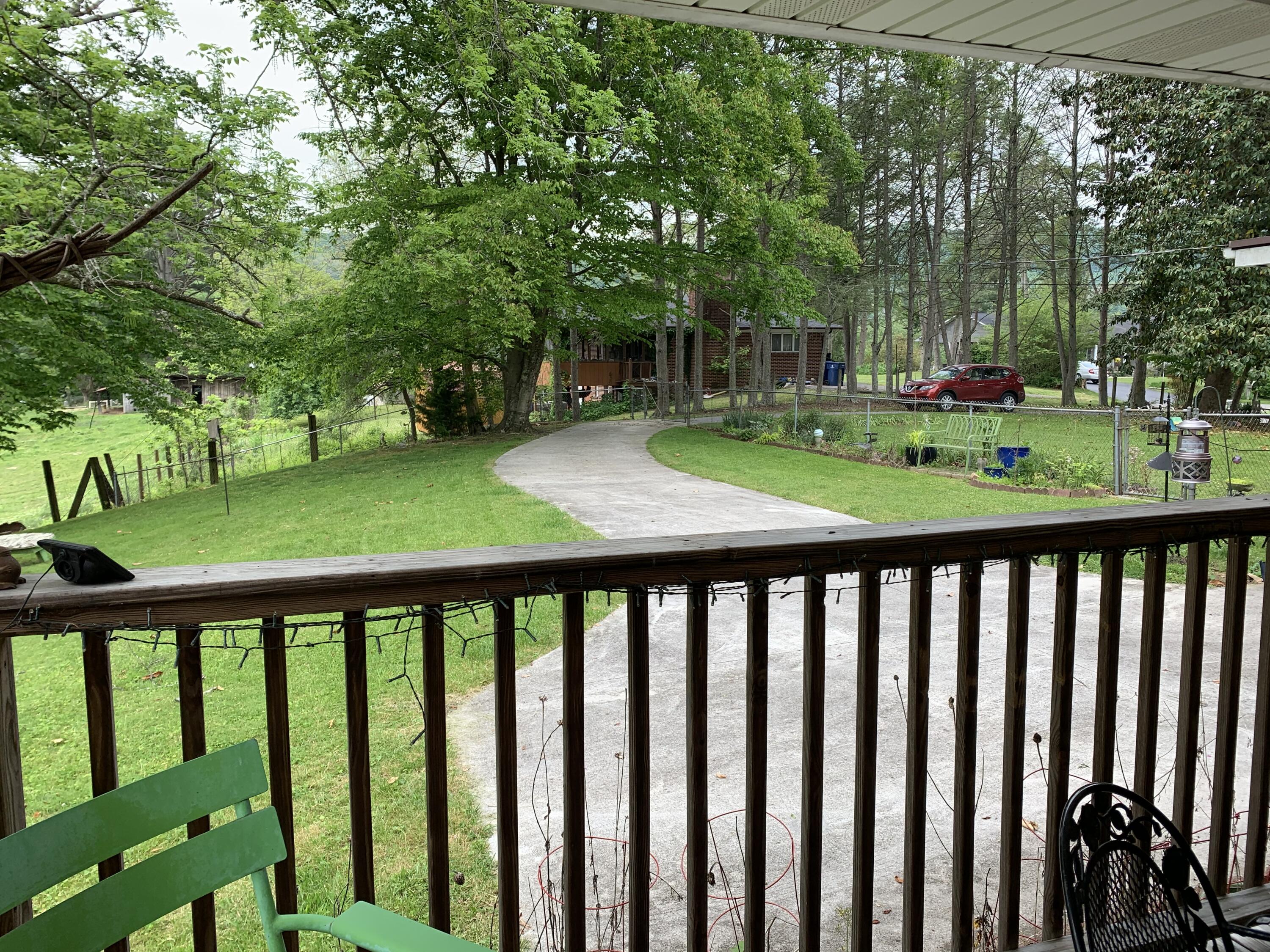 125 Alpine Road Middlesboro, KY 40965 - Photo 10 of 27 KING 30