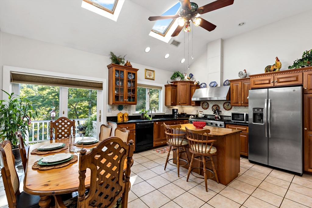 1 Little Smelt Pond Road, Unit B Kingston, MA 02364 - Photo 3 of 17