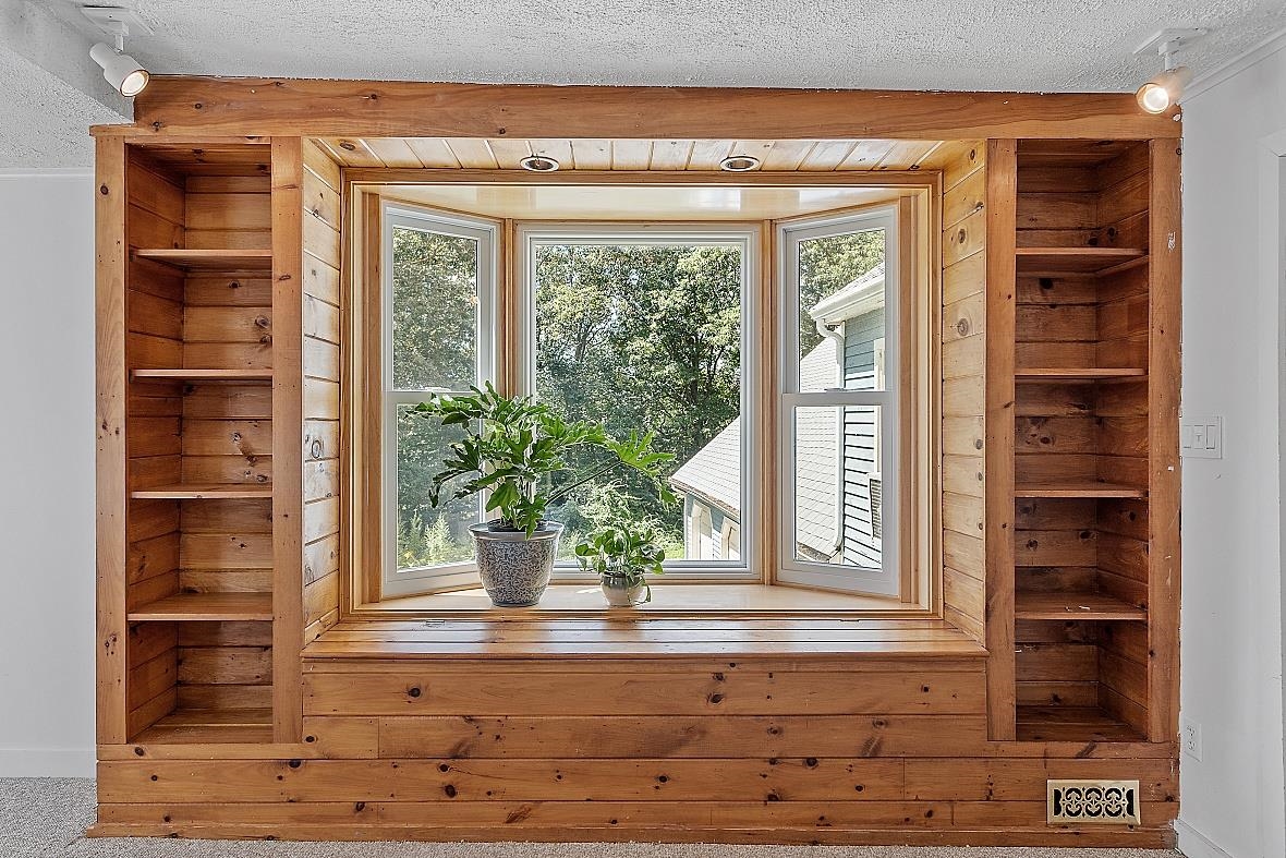 156 Kensington Road Hampton Falls, NH 03844 - Photo 4 of 33 Gallery Image 4