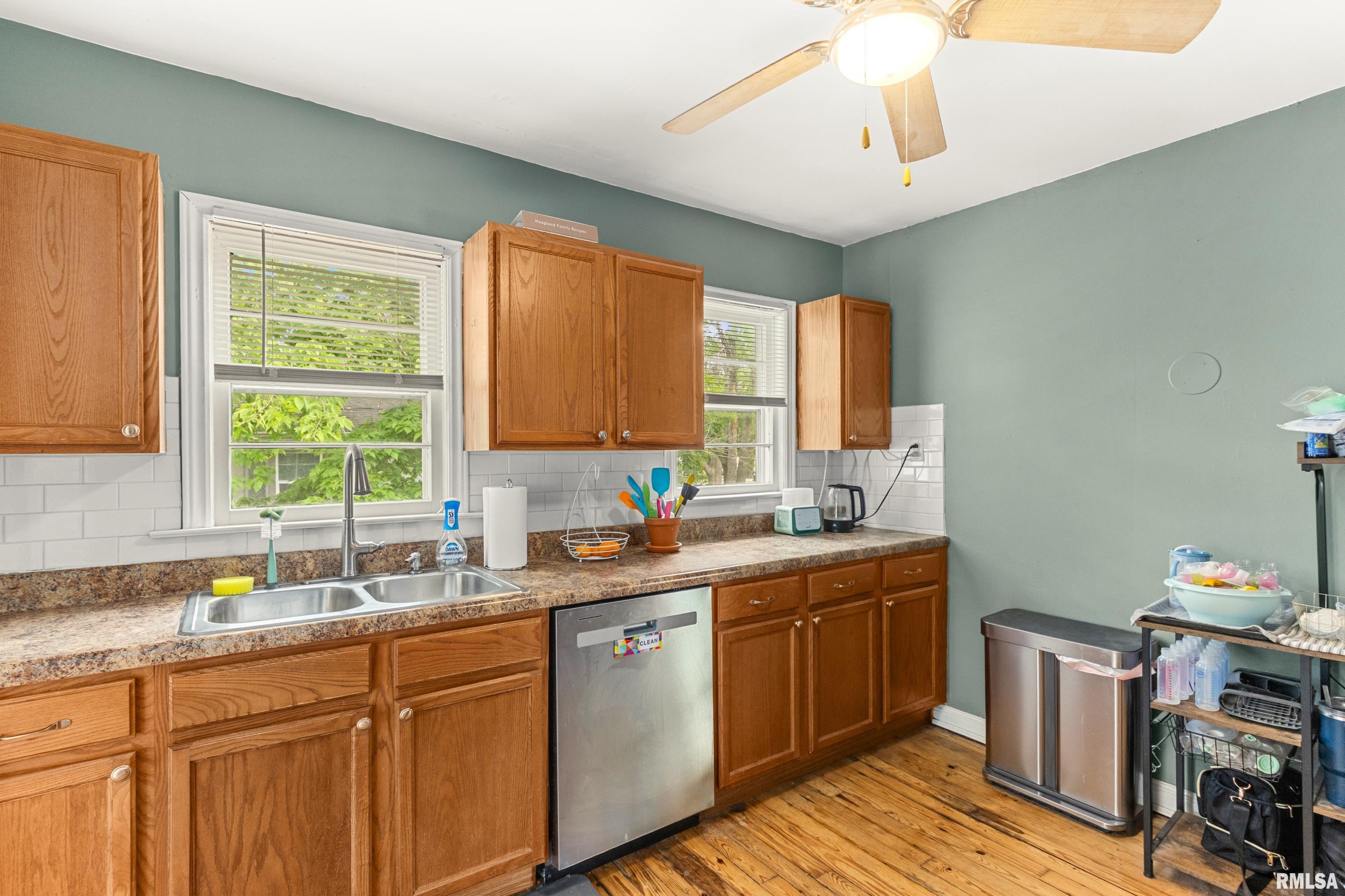 403 Edgewood Court Washington, IL 61571 - Photo 19 of 33