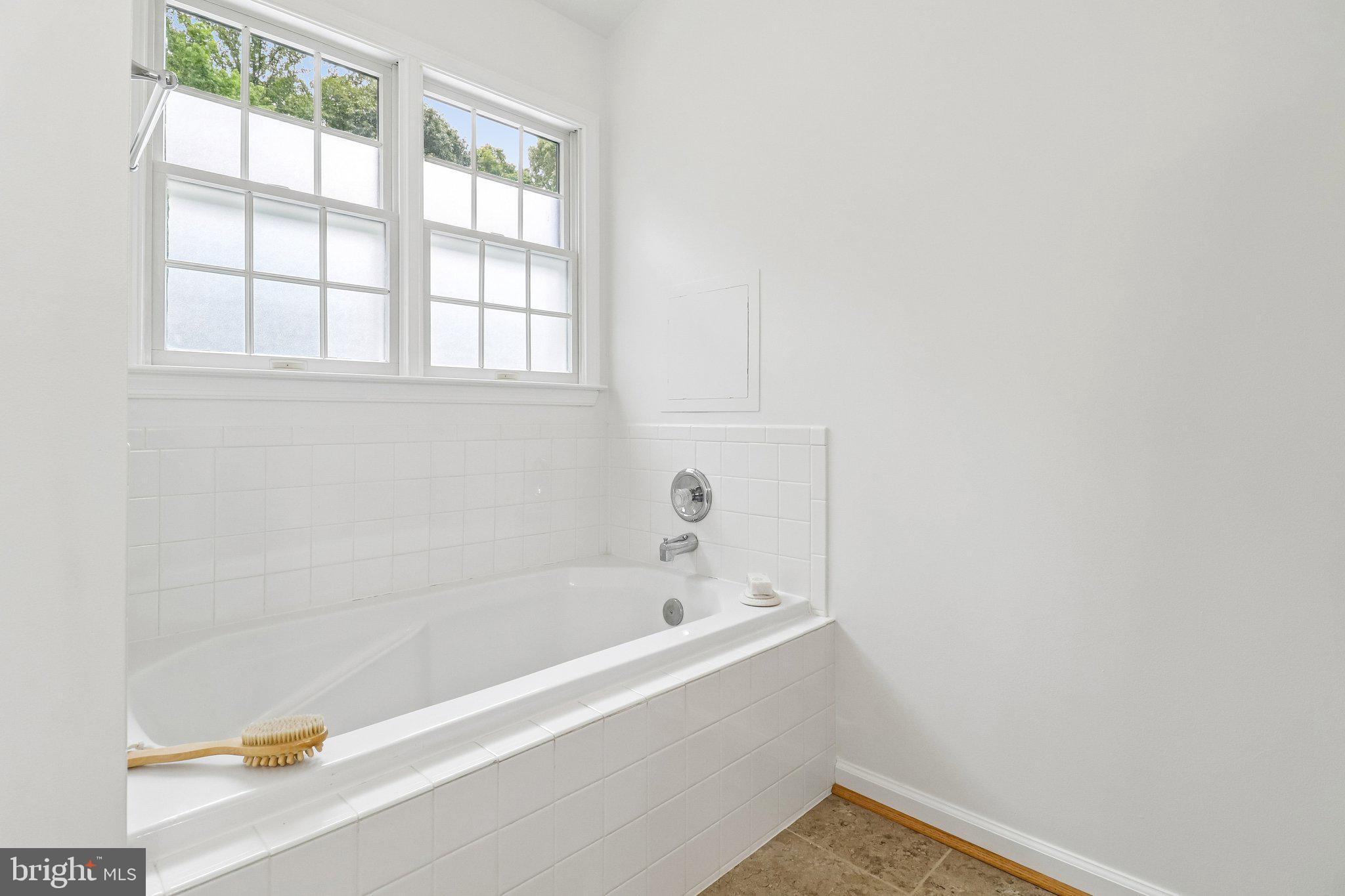 4940 Bryantown Road Waldorf, MD 20601 - Photo 38 of 102 Soaking tub