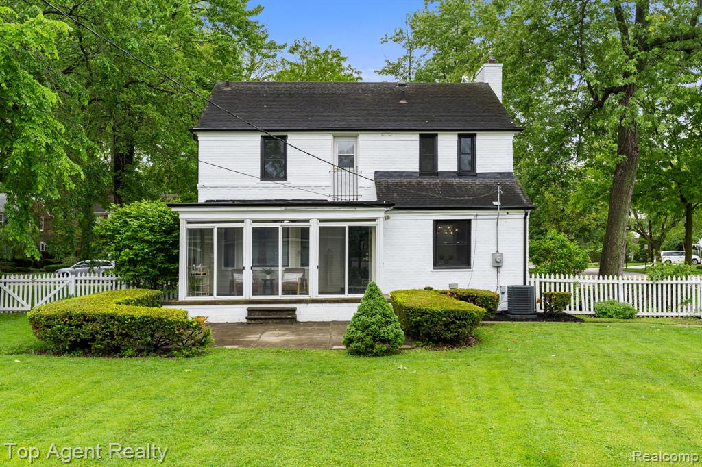 1894 Broadstone Road Grosse Pointe, MI 48236 - Photo 39 of 60