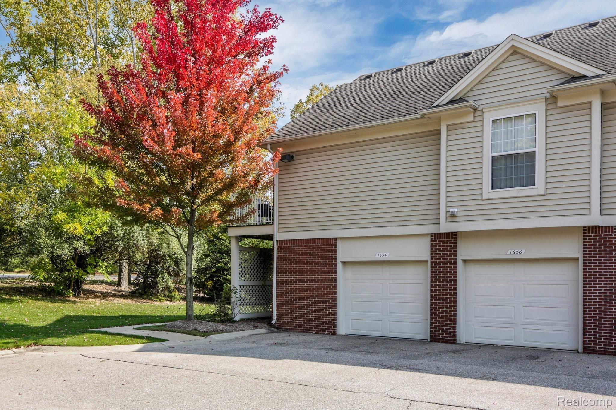 1656 Deepwood Circle Rochester, MI 48307 - Photo 3 of 25 1656+Deepwood+Cir+Rochester-2-web.jpg