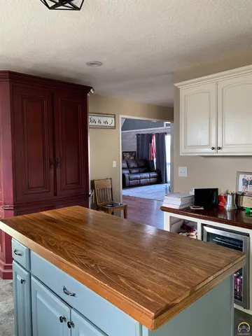 $415,000 | 1767 Road 190, Emporia, KS 66801