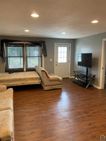 $415,000 | 1767 Road 190, Emporia, KS 66801