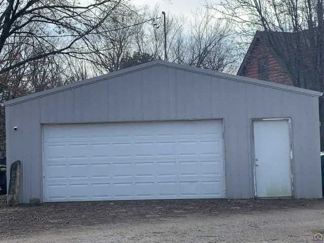 $415,000 | 1767 Road 190, Emporia, KS 66801