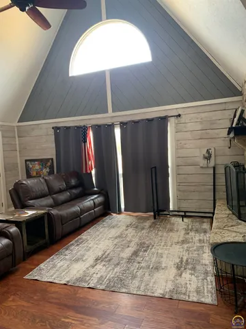 $415,000 | 1767 Road 190, Emporia, KS 66801