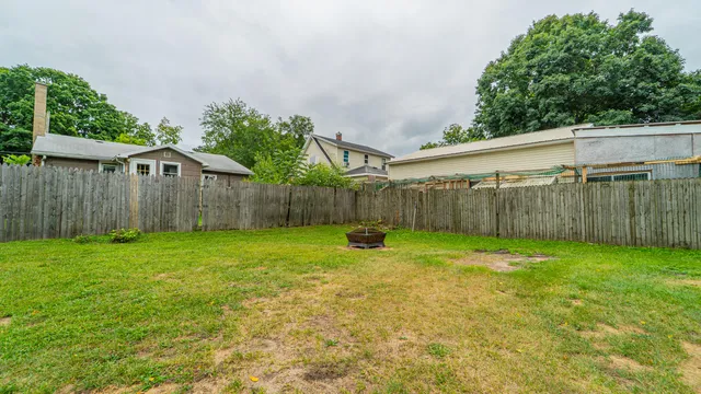 $205,000 | 208 East Prairie Ronde Street, Dowagiac, MI 49047