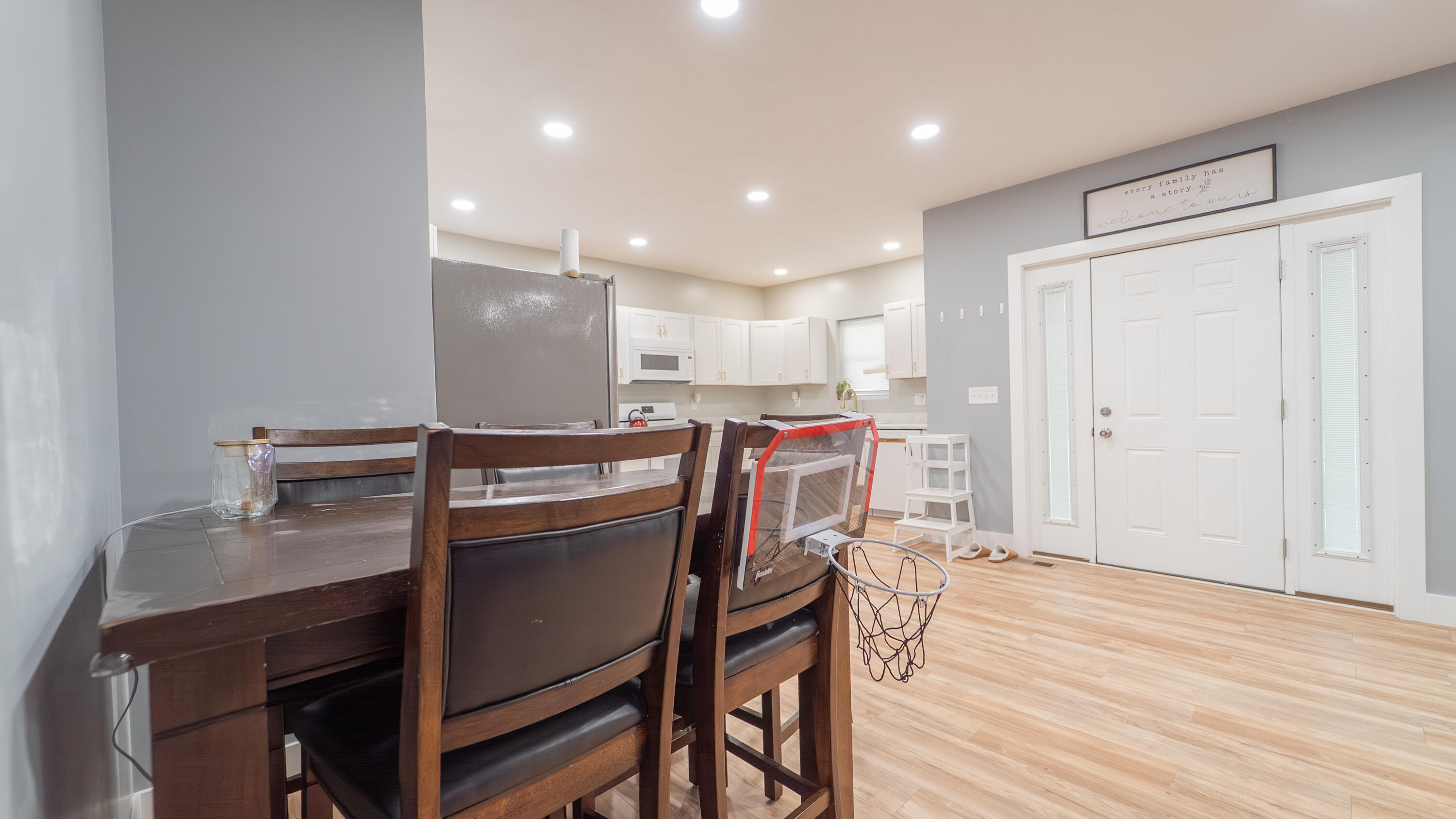 Entry/Dining