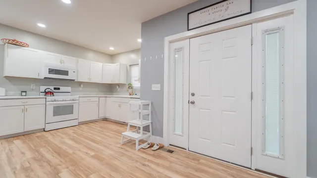 $205,000 | 208 East Prairie Ronde Street, Dowagiac, MI 49047