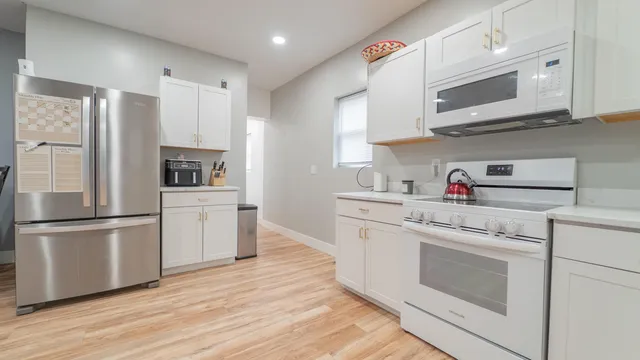 $205,000 | 208 East Prairie Ronde Street, Dowagiac, MI 49047