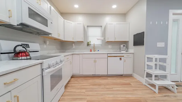 $205,000 | 208 East Prairie Ronde Street, Dowagiac, MI 49047