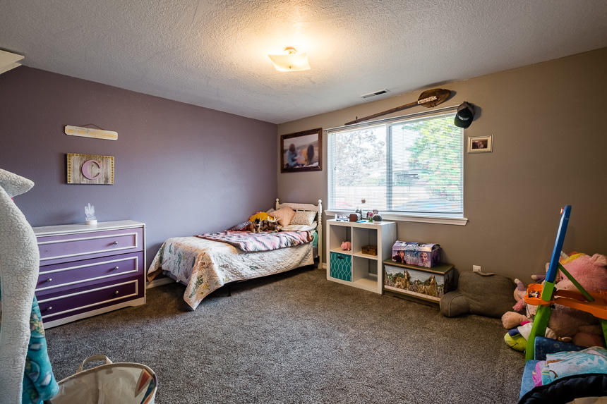 409 Montclair Way Eagle Point, OR 97524 - Photo 16 of 27 409 Montclair-17