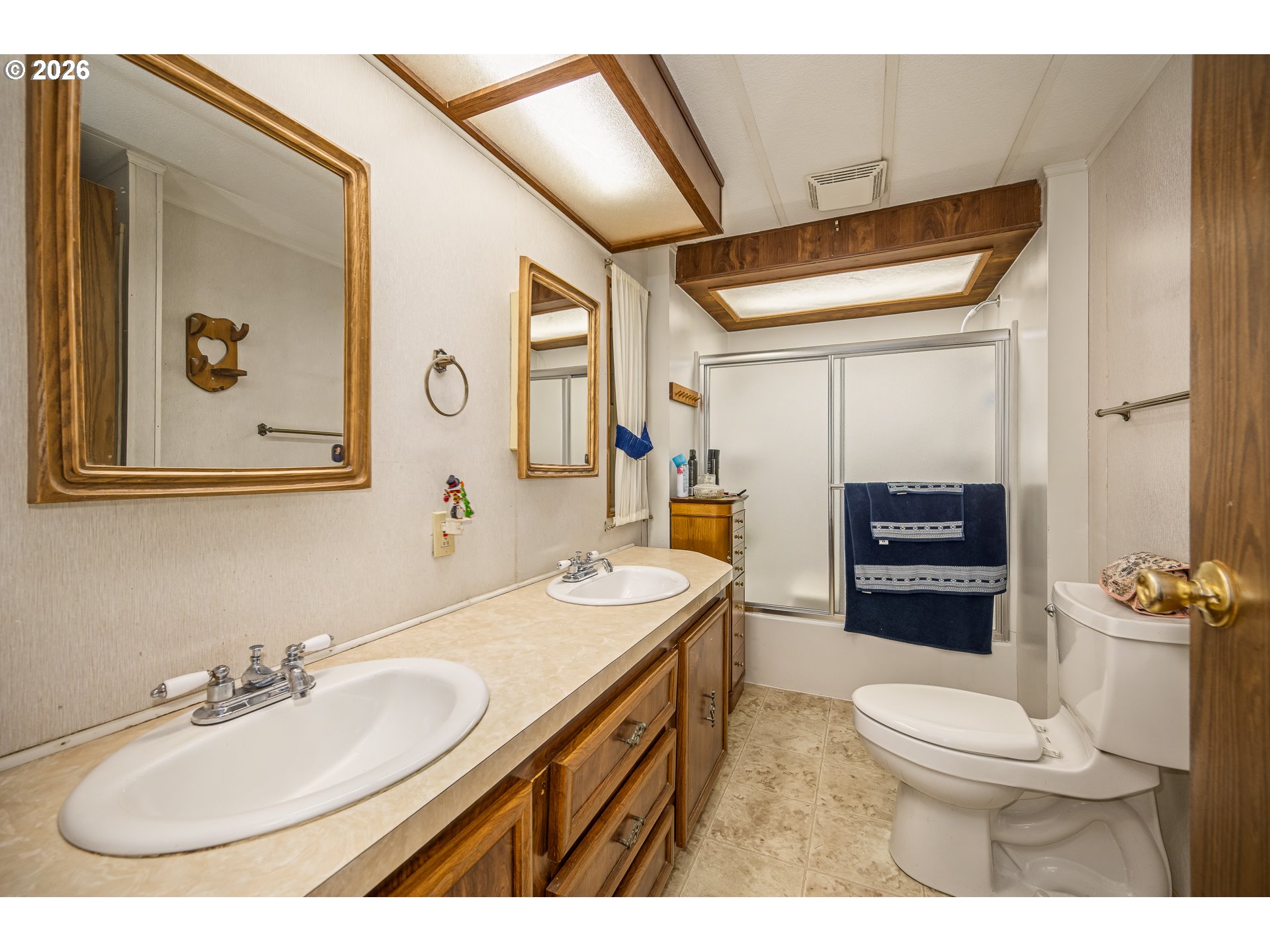 5254 Forsythia Street Springfield, OR 97478 - Photo 13 of 18 a bathroom with a sink a toilet and a mirror