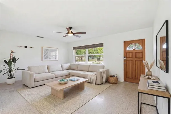 $2,800 | 2930 80th Street North, St. Petersburg, FL 33710