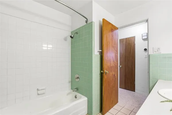 $2,800 | 2930 80th Street North, St. Petersburg, FL 33710