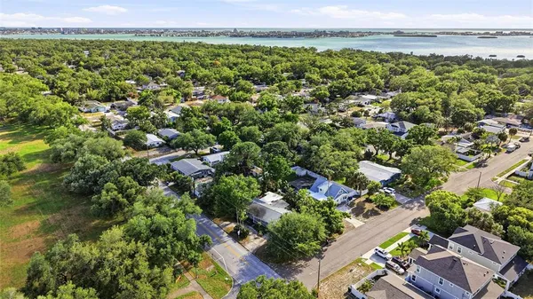 $2,800 | 2930 80th Street North, St. Petersburg, FL 33710