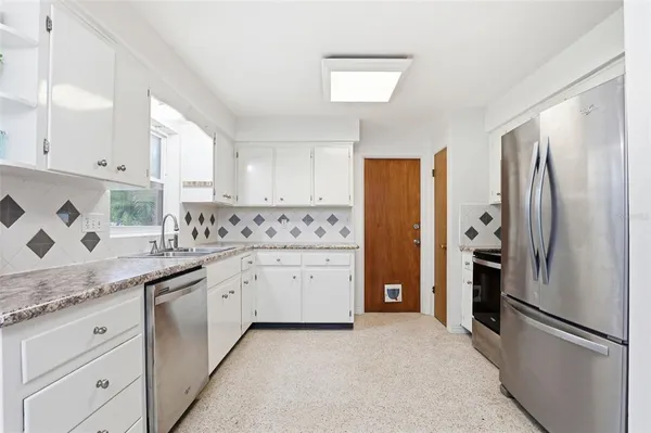 $2,800 | 2930 80th Street North, St. Petersburg, FL 33710