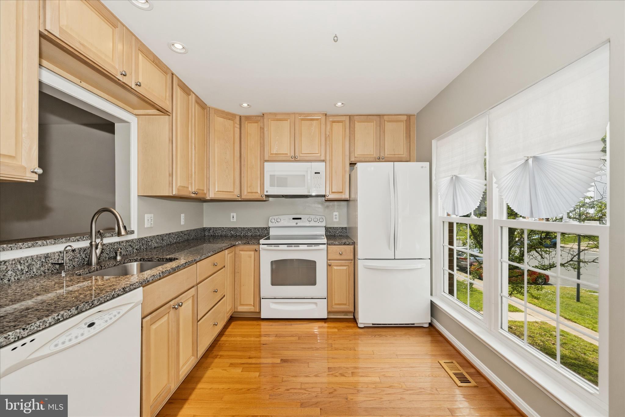 2211 Commissary Circle Odenton, MD 21113 - Photo 25 of 64 Kitchen