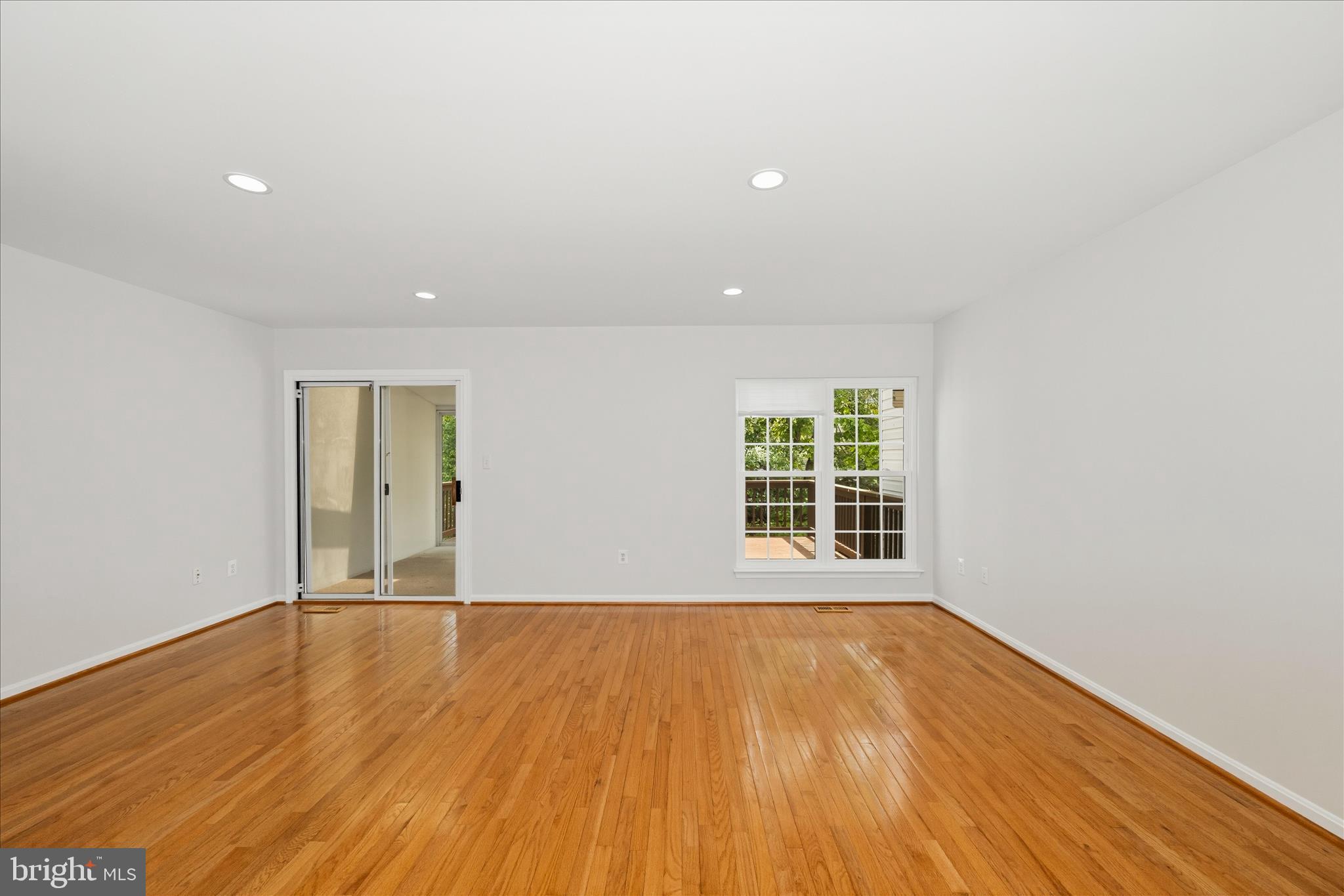 2211 Commissary Circle Odenton, MD 21113 - Photo 7 of 64 Living Room