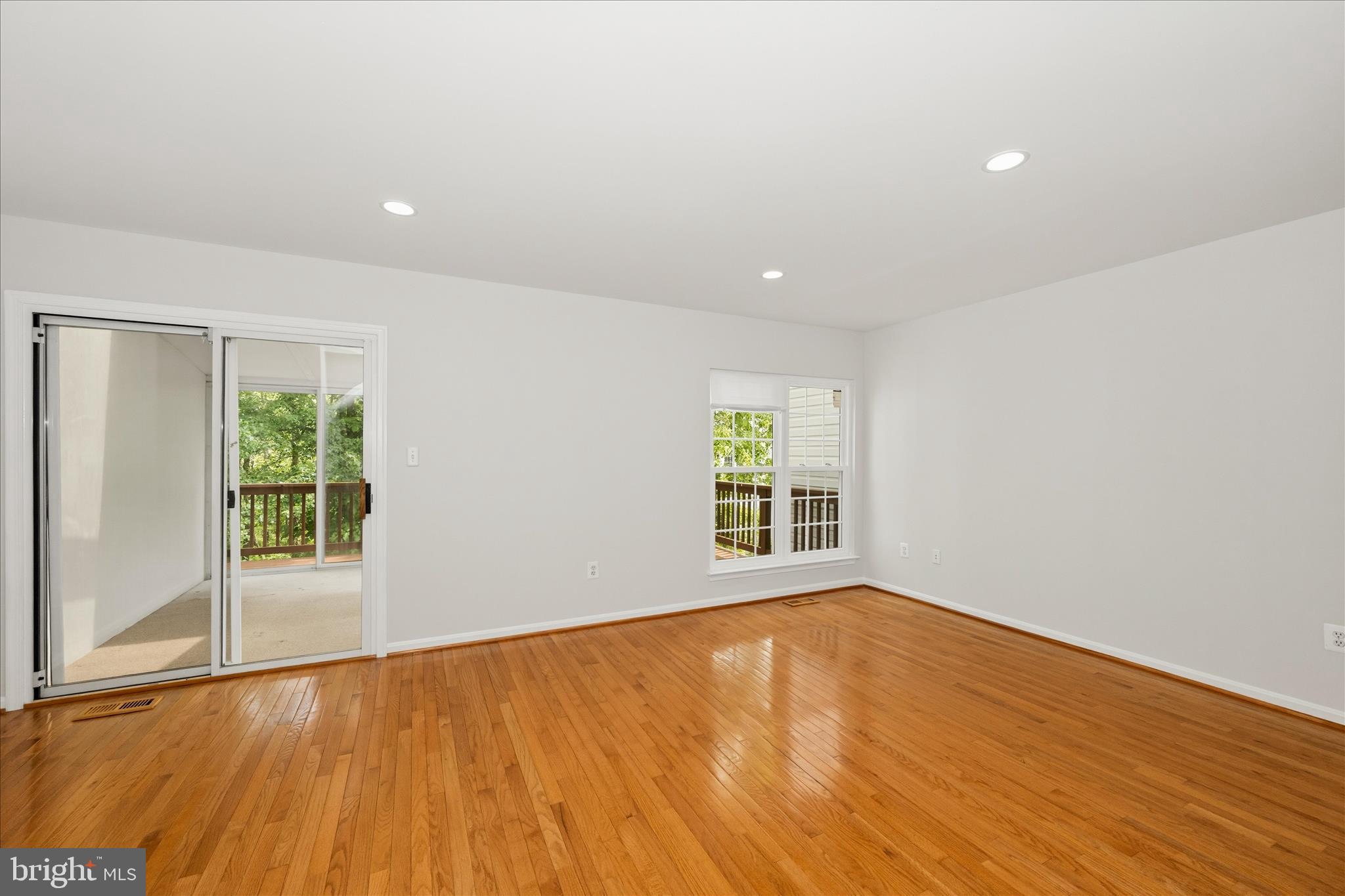 2211 Commissary Circle Odenton, MD 21113 - Photo 8 of 64 Living Room