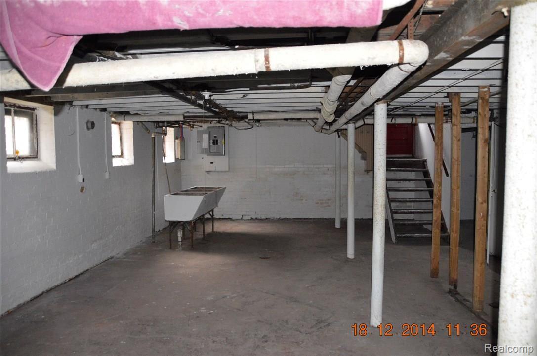 9143 Meyers Road Detroit, MI 48228 - Photo 9 of 9 Darryl 12-18-14 213.JPG