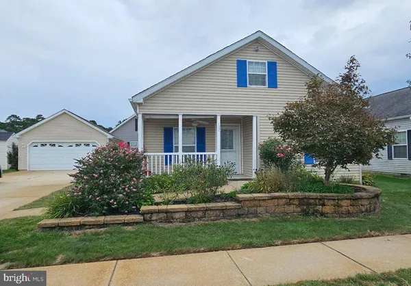 a view of a house with a yard and plants
