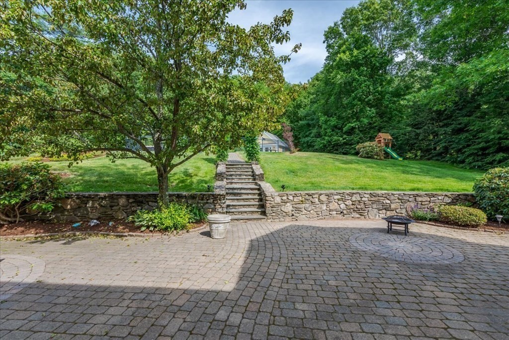 15 Elizabeth Road Auburn, MA 01501 - Photo 35 of 41 Gallery Image 35