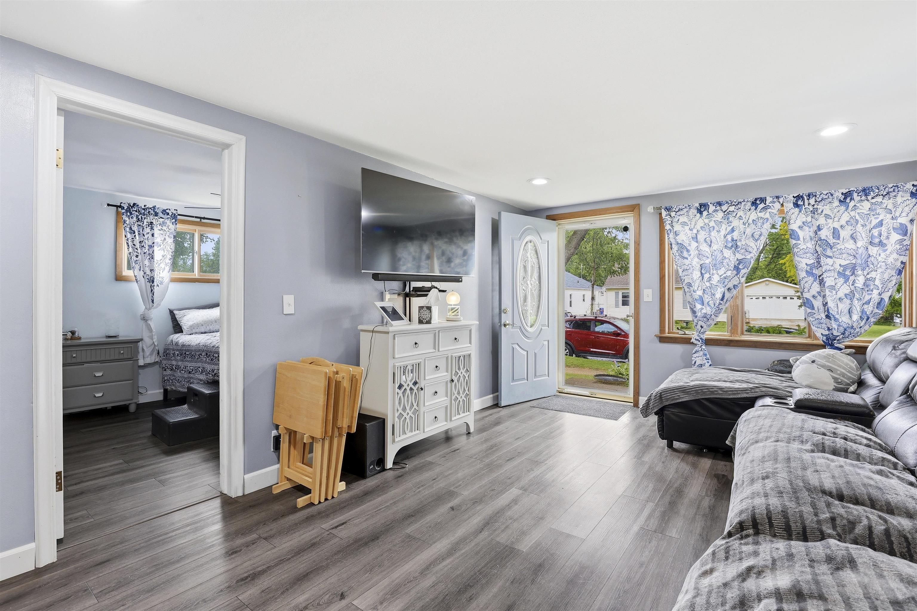 709 East Goodall Street Appleton, WI 54915 - Photo 4 of 28