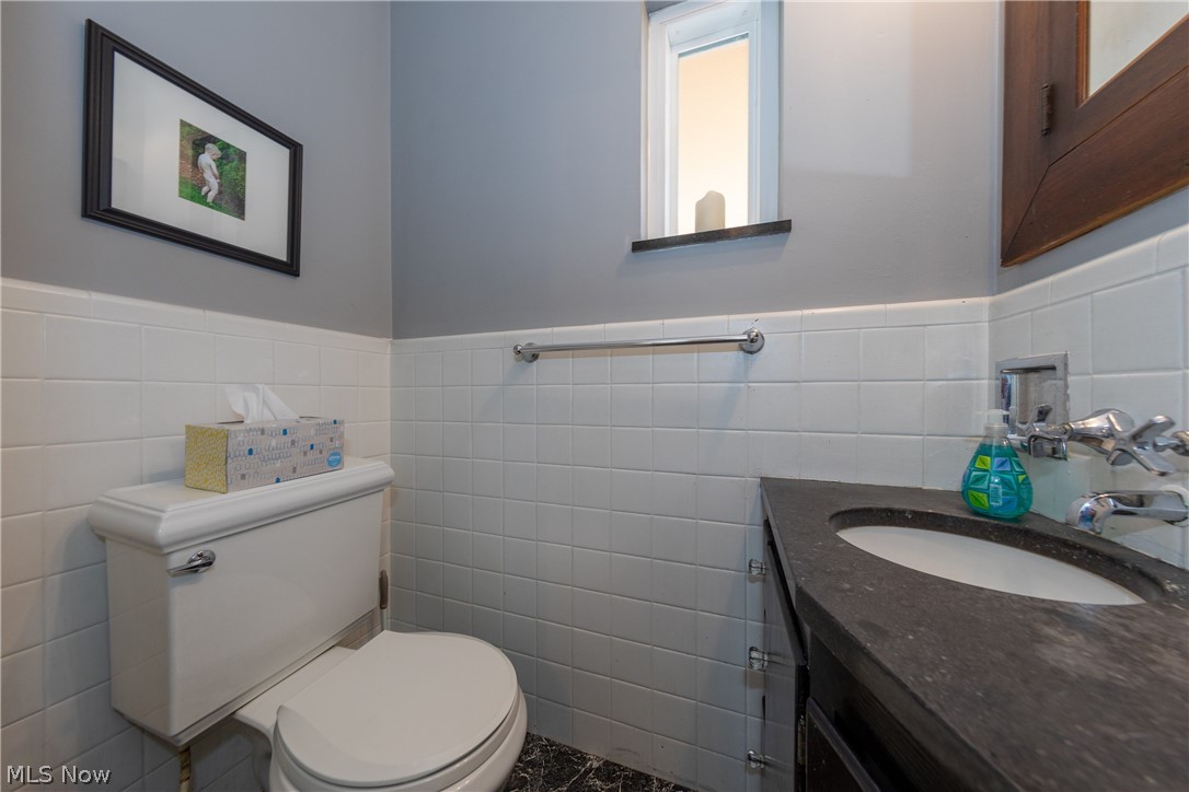 4054 Conover Road University Heights, OH 44118 - Photo 13 of 35 1st Floor Bathroom