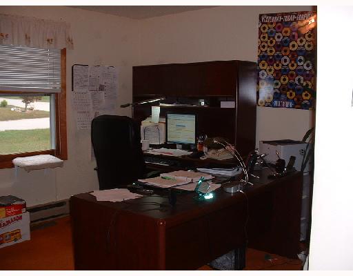 8 Hillside Road Narragansett, RI 02882 - Photo 4 of 5 Studio/Study/Office.