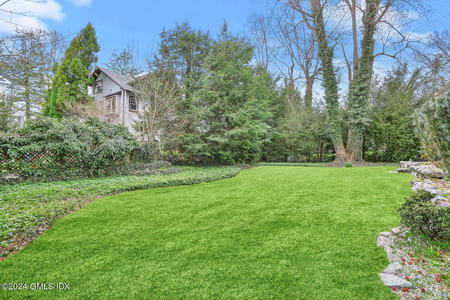 11 Field Road Riverside, CT 06878 - Photo 4 of 14 a view of a yard and basketball court