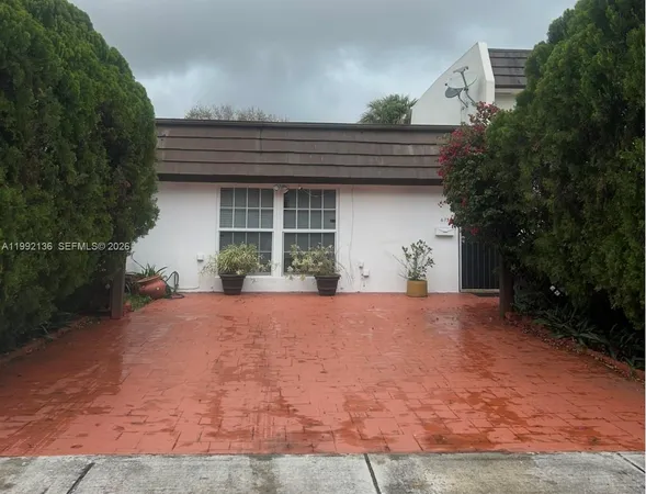 $425,000 | 6755 Crooked Palm Terrace, Miami Lakes, FL 33014