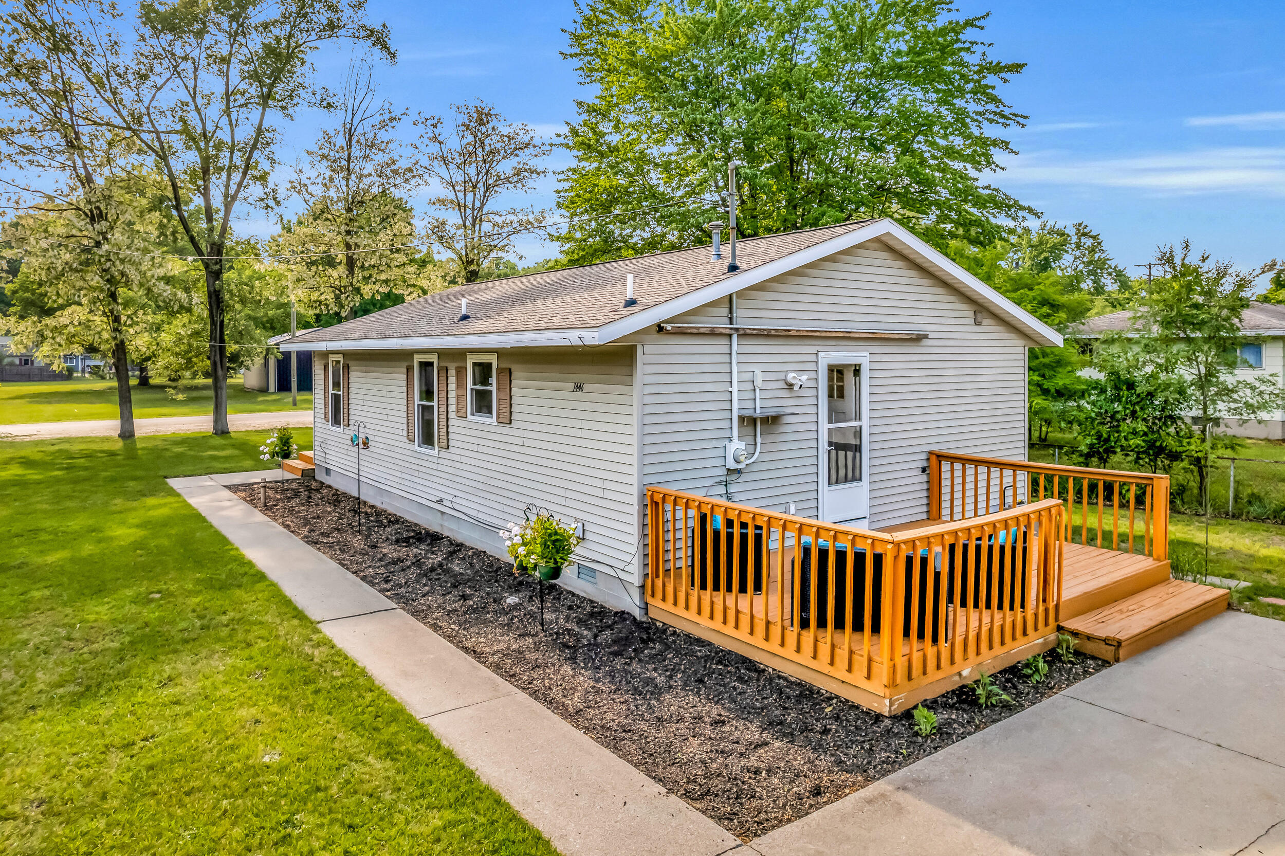 1446 Riblet Street Muskegon, MI 49445 - Photo 10 of 35 35_1446 riblet-34