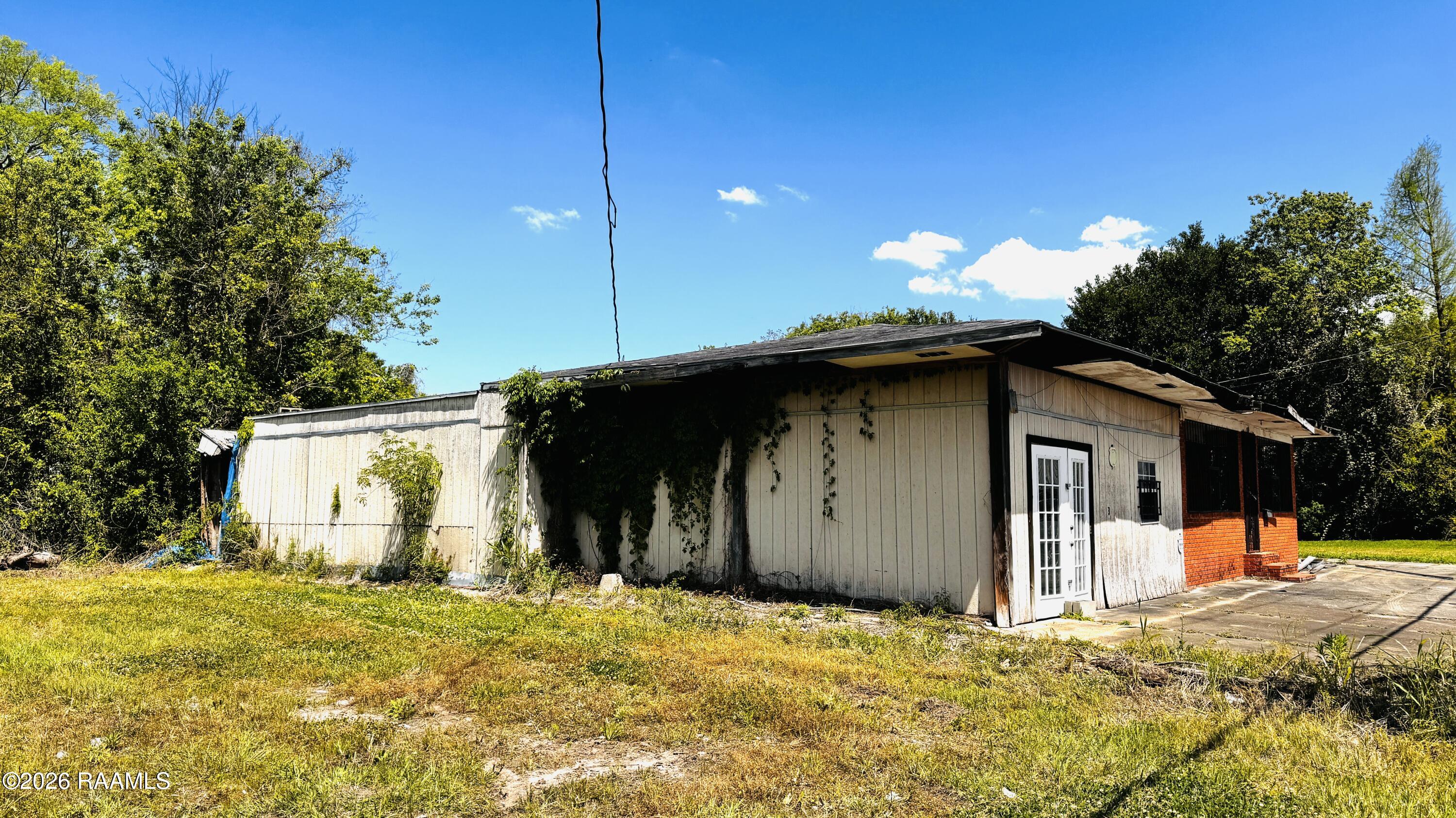 906 West Landry Street Opelousas, LA 70570 - Photo 3 of 17 IMG_2467