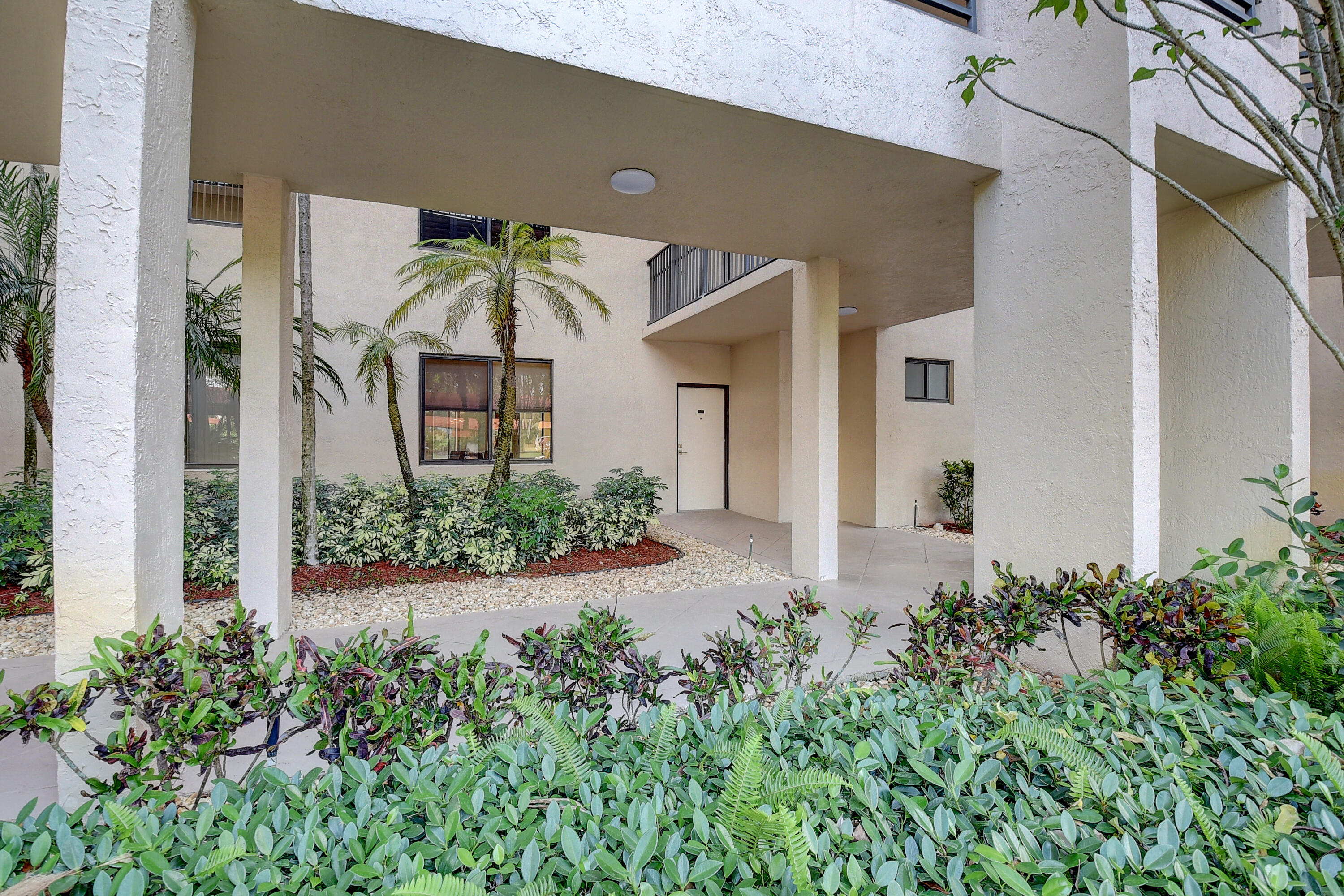 7546 La Paz Boulevard, Unit 103 Boca Raton, FL 33433 - Photo 3 of 40 DSC_9346_47_48_49_50