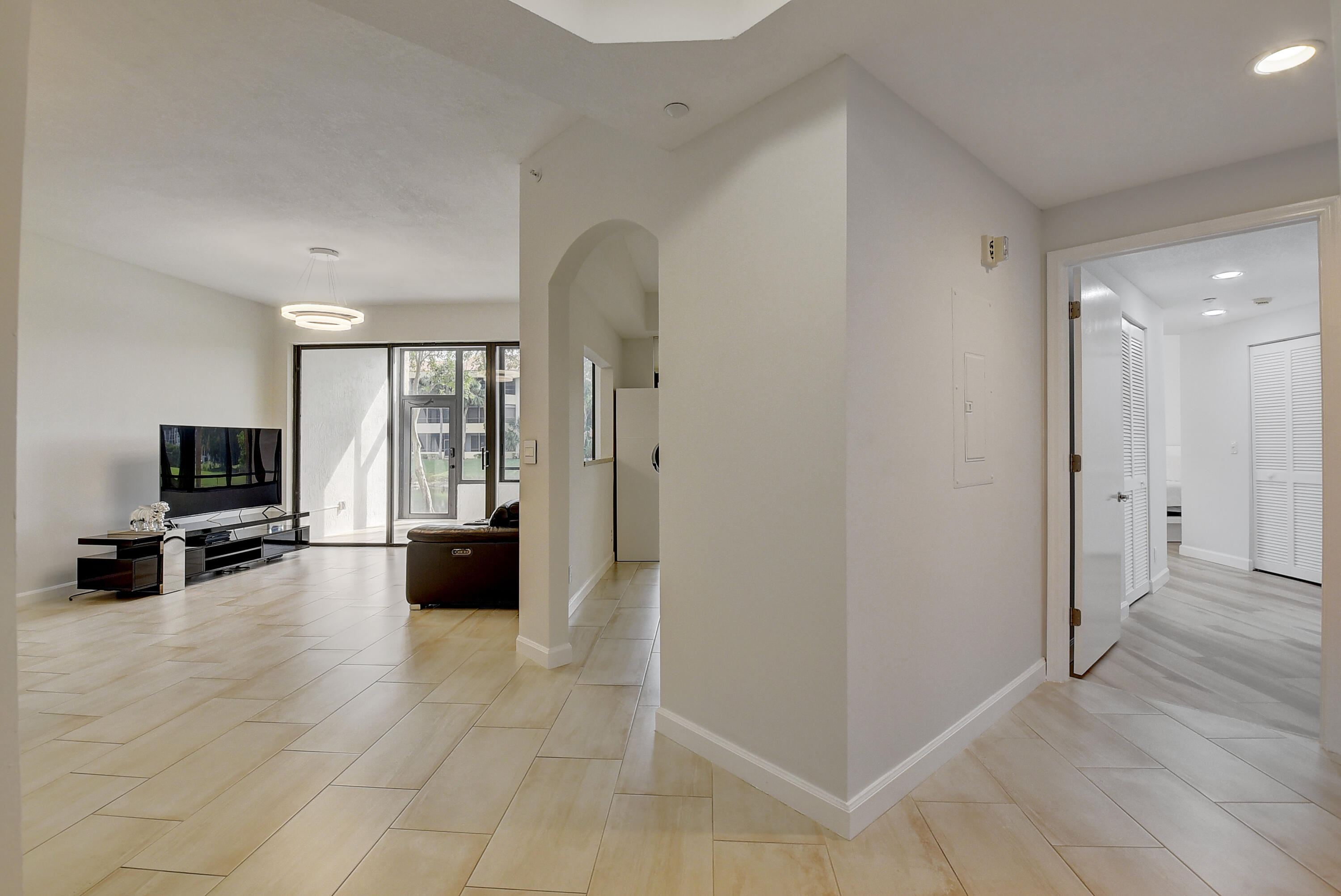 7546 La Paz Boulevard, Unit 103 Boca Raton, FL 33433 - Photo 8 of 40 DSC_9426_27_28_29_30